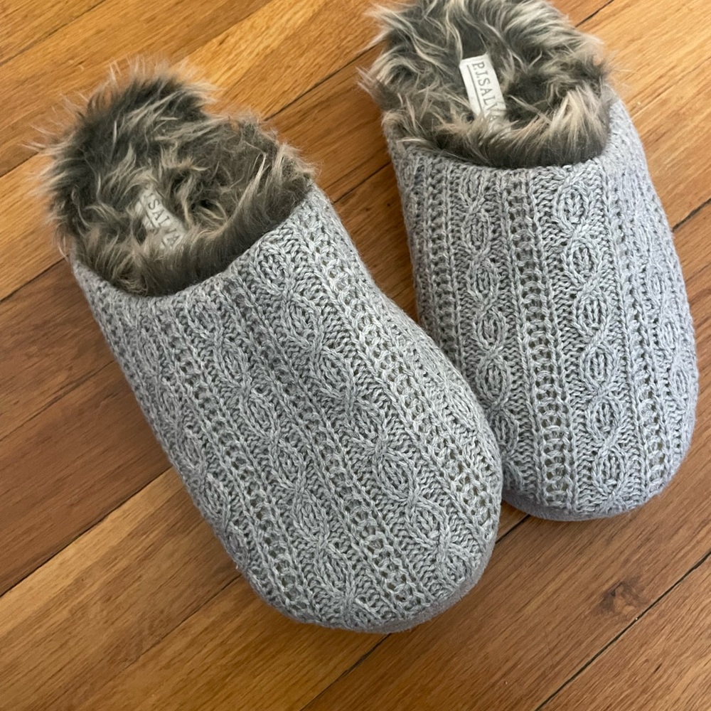 PJ Salvage Furry cable knit slippers size S/M fits 6-7.5